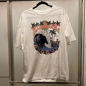 Brand new billabong shirt size M.